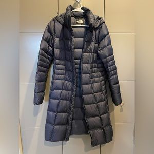 Long, Navy, North Face Down Jacket, size Medium, in great condition